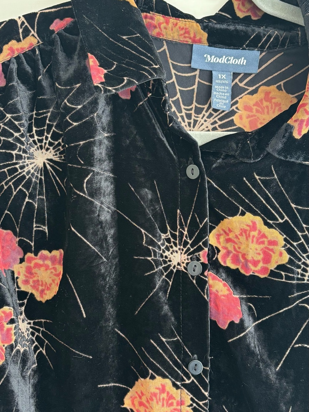 Modcloth Black Velvet Burnout Floral and Spiderweb Button Down Top Women’s 1X - Picture 10 of 16